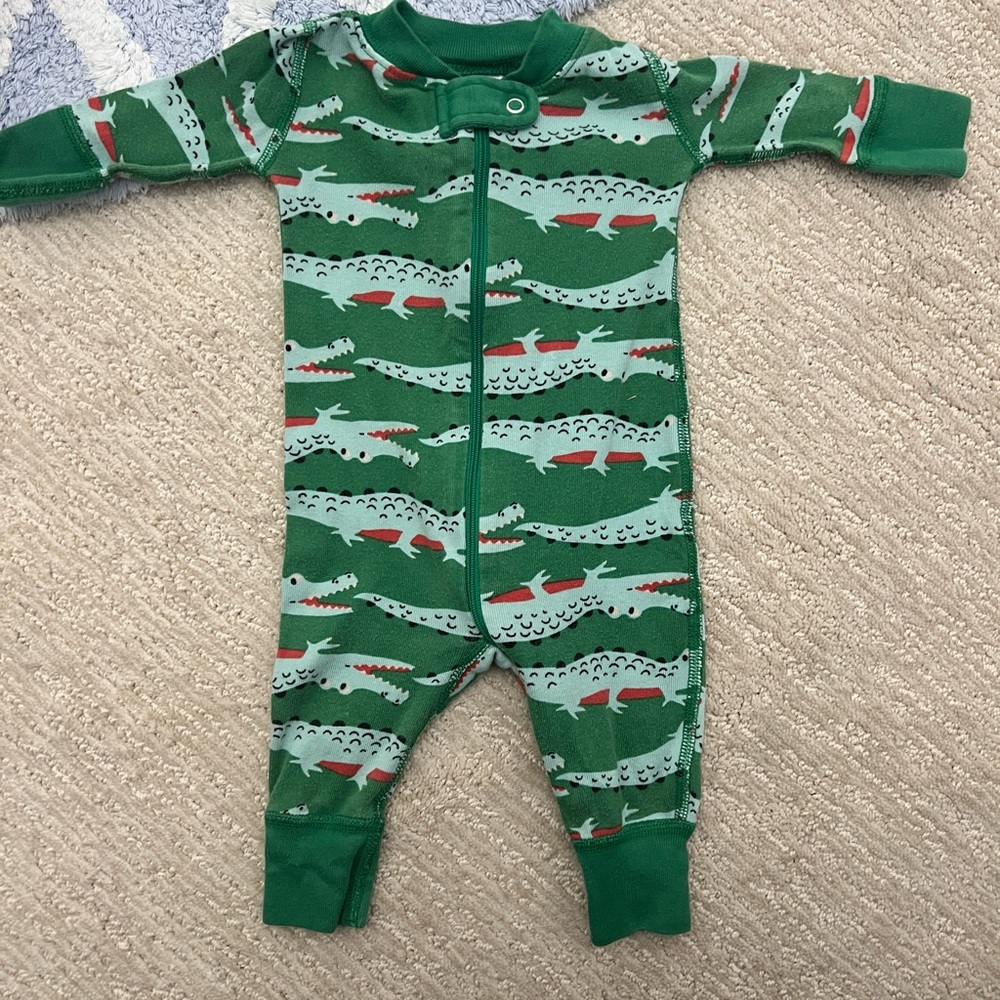 Hanna Andersson One piece zip up Alligator sleeper